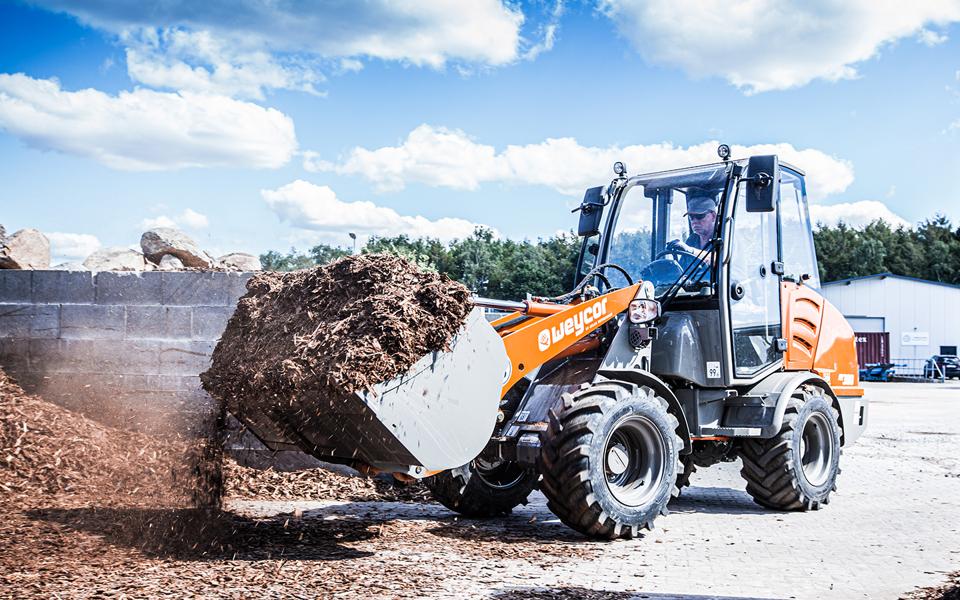 Weycor AR380 är en midjestyrd 3,5tons hjullastare som lyfter drygt 2 500kg. Märket hette fram tills 2016 Atlas och återfinns sedan 2022 i Scantrucks produktportfölj. Weycor AR380 är en midjestyrd 3,5tons hjullastare som lyfter drygt 2 500kg. Märket hette fram tills 2016 Atlas och återfinns sedan 2022 i Scantrucks produktportfölj.