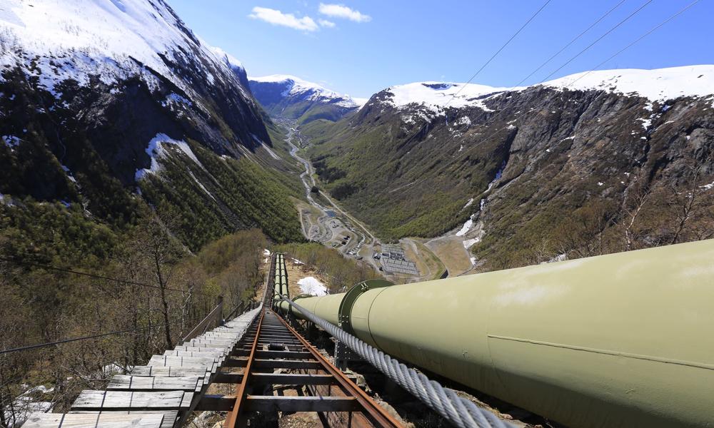 Trappa i Høyanger var en turistattraksjon i seg selv. Nå er man ett skritt nærmere med å gjenåpne trappa. Trappa i Høyanger var en turistattraksjon i seg selv. Nå er man ett skritt nærmere med å gjenåpne trappa.