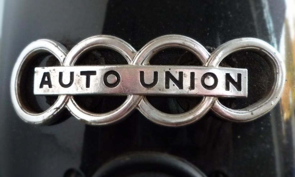 En gammal Audilogga när tillverkaren fortfarande hette Auto Union. En gammal Audilogga när tillverkaren fortfarande hette Auto Union.