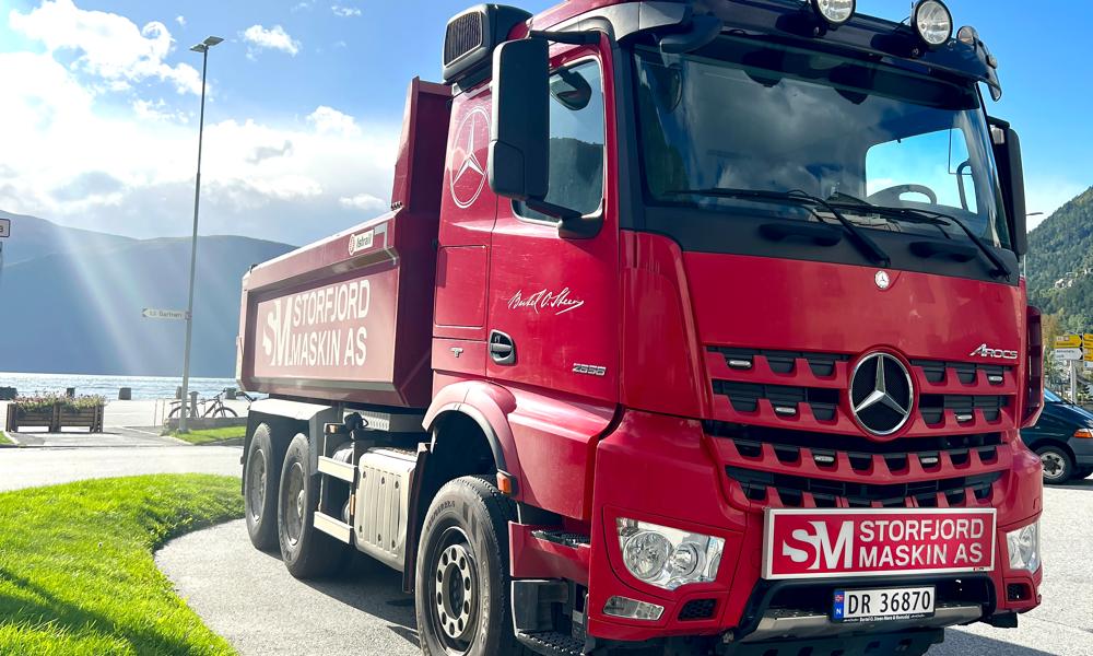 Henriette Kipperberg Sunde kjørte tidligere denne treaksla tippbilen, en Mercedes Arocs 2658 2017-modell. Henriette Kipperberg Sunde kjørte tidligere denne treaksla tippbilen, en Mercedes Arocs 2658 2017-modell.