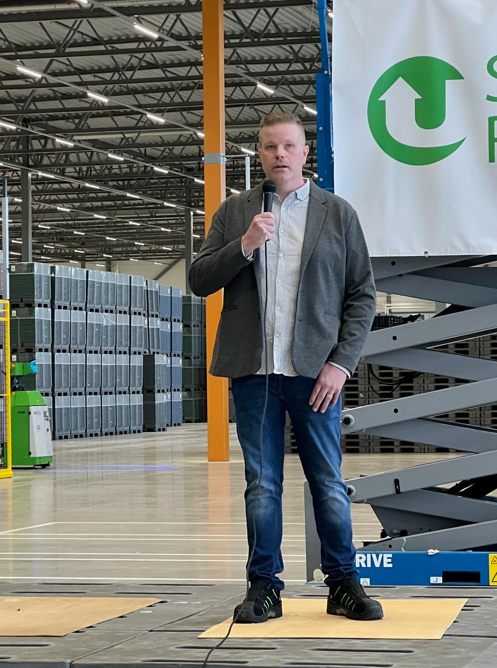 Daniel Jakobsson, platschef, vid invigningen av Vaggerydsanläggningen. Daniel Jakobsson, platschef, vid invigningen av Vaggerydsanläggningen.
