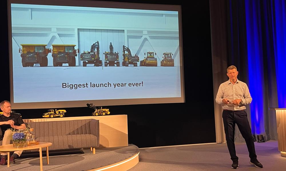 Volvo-sjef Melker Jernberg kunne stolt vise frem årets nyheter fra Volvo. Volvo-sjef Melker Jernberg kunne stolt vise frem årets nyheter fra Volvo.