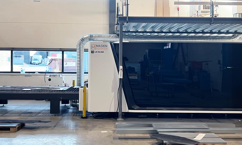 Lasermaskinen er en fiberlaser Bodor P4 med et arbeidsområde på 4x2 meter. Lasermaskinen er en fiberlaser Bodor P4 med et arbeidsområde på 4x2 meter.