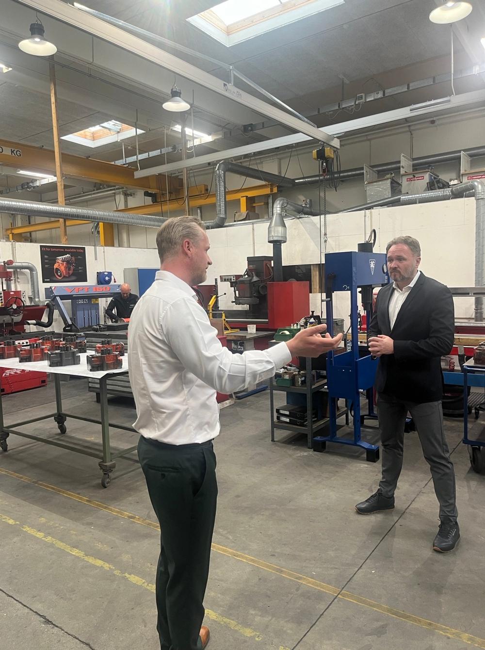 Nordhavn Power Solutions i Randers. Besøg fra Dan Jørgensen, medlem af Europa-Parlamentet Niels Fuglsang og Randers borgmester Torben Hansen Nordhavn Power Solutions i Randers. Besøg fra Dan Jørgensen, medlem af Europa-Parlamentet Niels Fuglsang og Randers borgmester Torben Hansen