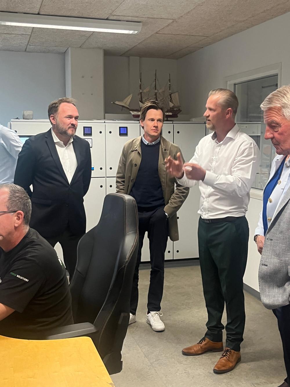 Nordhavn Power Solutions i Randers. Besøg fra Dan Jørgensen, medlem af Europa-Parlamentet Niels Fuglsang og Randers borgmester Torben Hansen Nordhavn Power Solutions i Randers. Besøg fra Dan Jørgensen, medlem af Europa-Parlamentet Niels Fuglsang og Randers borgmester Torben Hansen