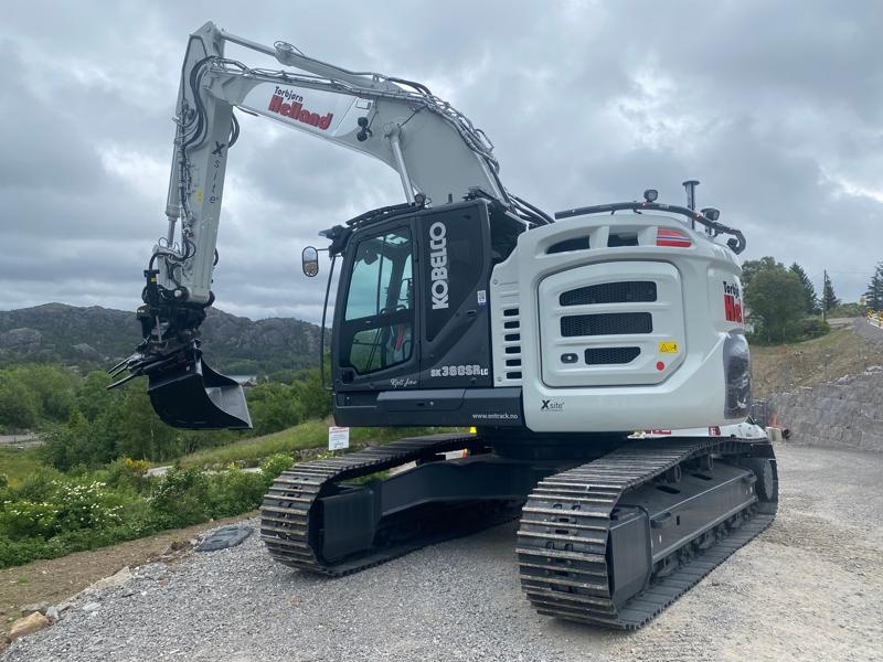 Forrige uke leverte Entrack AS ny Kobelco SK380SRLC 7 til Torbjørn Helland Maskin AS i Egersund. Forrige uke leverte Entrack AS ny Kobelco SK380SRLC 7 til Torbjørn Helland Maskin AS i Egersund.