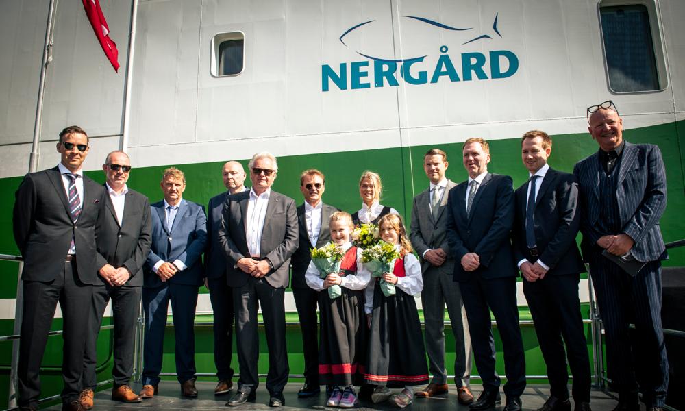 Stolte: Representanter fra Nergård Havfiske og Vard viser stolt fram den nye hekktråleren Stolte: Representanter fra Nergård Havfiske og Vard viser stolt fram den nye hekktråleren