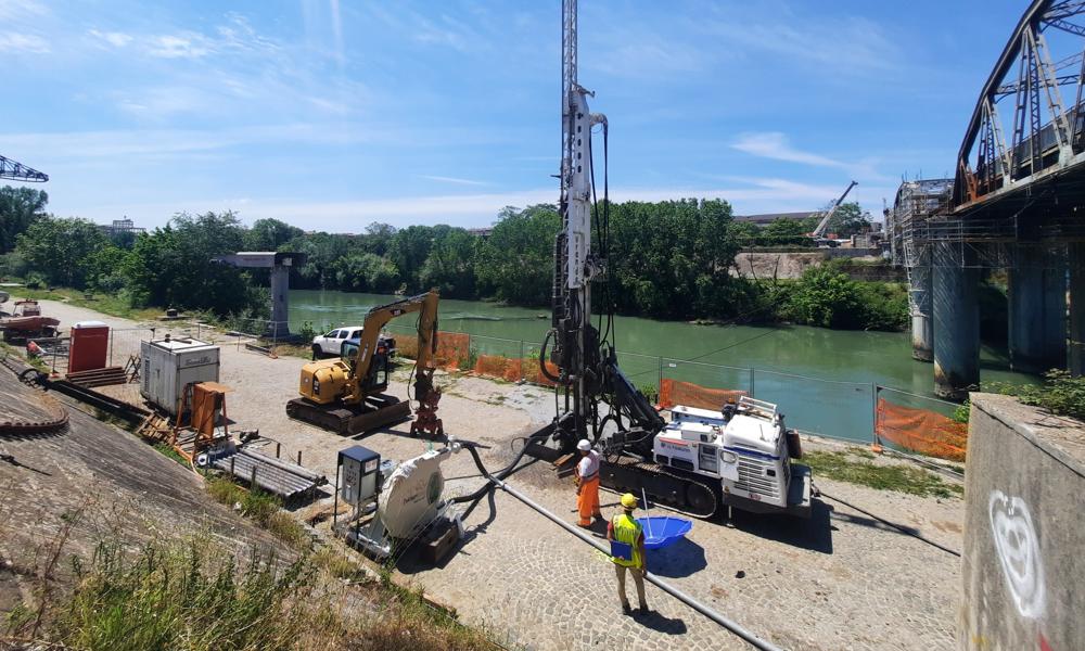 Prøvepeiling: Seabrokers' Jetgrunn-rigg under prøvepeling ved Industribrua i Roma. Prøvepeiling: Seabrokers' Jetgrunn-rigg under prøvepeling ved Industribrua i Roma.