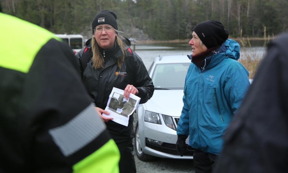 Miljösakkunnig Camilla Andersson vid Östhammars kommun är väldigt positiv till projektet. Till höger forskaren Linda Kumblad. Miljösakkunnig Camilla Andersson vid Östhammars kommun är väldigt positiv till projektet. Till höger forskaren Linda Kumblad.