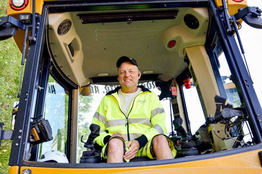 Stefan Brodin är mycket nöjd med sin Hydrema, den passar väl in för de uppdrag han åtar sig. Stefan Brodin är mycket nöjd med sin Hydrema, den passar väl in för de uppdrag han åtar sig.