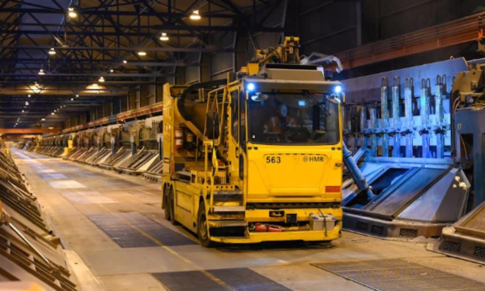 Gjenåpnet: Den oppgraderte elektrolyselinjen i B-hallen på Hydro Husnes ble gjenåpnet i 2021. Arbeidet med å oppgradere de siste 120 elektrolysecellene i A-hallen forventes å bli ferdigstilt høsten 2025 Gjenåpnet: Den oppgraderte elektrolyselinjen i B-hallen på Hydro Husnes ble gjenåpnet i 2021. Arbeidet med å oppgradere de siste 120 elektrolysecellene i A-hallen forventes å bli ferdigstilt høsten 2025