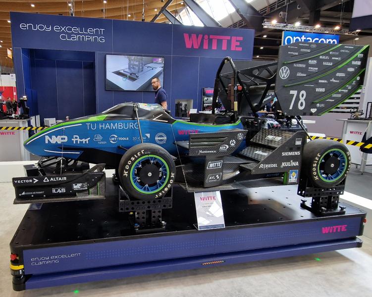 Witte demonstrerte FixBase MDD – som er mobile, selvgående, multidireksjonelle styrestrukturplater for dynamisk effektiv dellogistikk, lasteprosess og koordinering av målerom. Mer info på www.witte-barskamp.com Witte demonstrerte FixBase MDD – som er mobile, selvgående, multidireksjonelle styrestrukturplater for dynamisk effektiv dellogistikk, lasteprosess og koordinering av målerom. Mer info på www.witte-barskamp.com