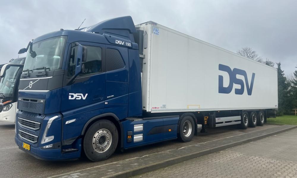 DSV har i dag tre elektriske lastbiler i Danmark - 24 nye kommer til i løbet af 2024 og 2025. DSV har i dag tre elektriske lastbiler i Danmark - 24 nye kommer til i løbet af 2024 og 2025.