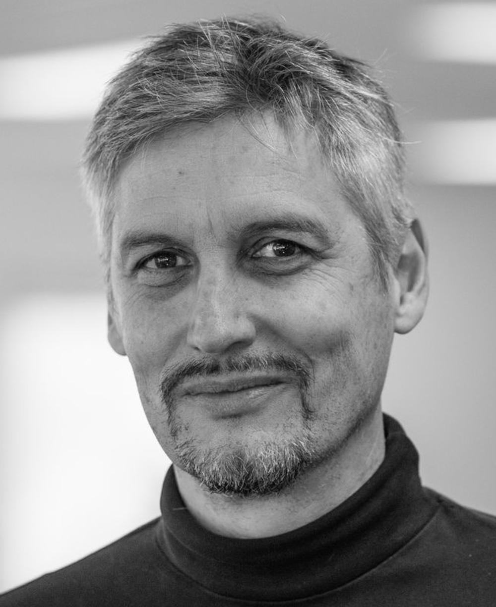 Jørn Lykou er nu forhenværende direktør i DEM, men efter Spangenberg & Madsen overtager virksomheden, tiltræder han i en stilling som Global Business Director. Jørn Lykou er nu forhenværende direktør i DEM, men efter Spangenberg & Madsen overtager virksomheden, tiltræder han i en stilling som Global Business Director.