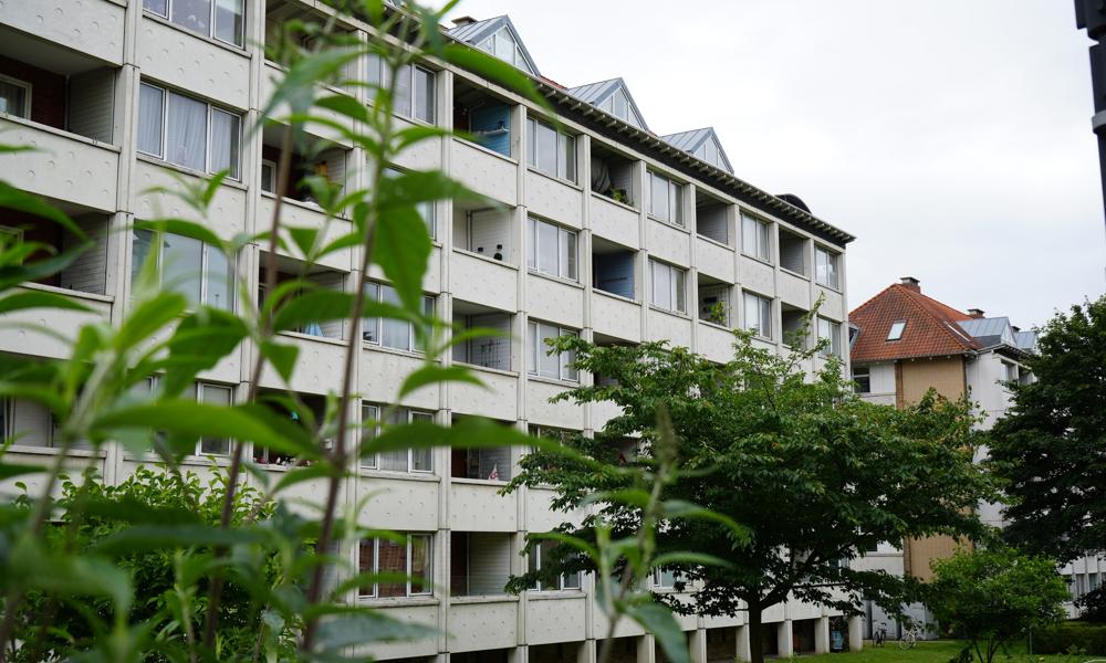 Boligerne i Dommerparken vil være ubeboet under renoveringen i lejlighederne, hvor beboerne bliver genhuset iht byggetakten, opgang for opgang. Boligerne i Dommerparken vil være ubeboet under renoveringen i lejlighederne, hvor beboerne bliver genhuset iht byggetakten, opgang for opgang.