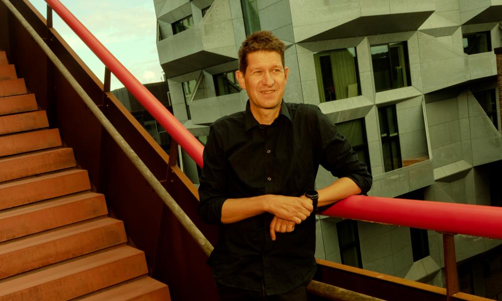 Byarkitekt, stadsarkitekt. Lars Jensen har brugt et årti og lidt til på at udforme Aarhusgadekvarteret. Byarkitekt, stadsarkitekt. Lars Jensen har brugt et årti og lidt til på at udforme Aarhusgadekvarteret.