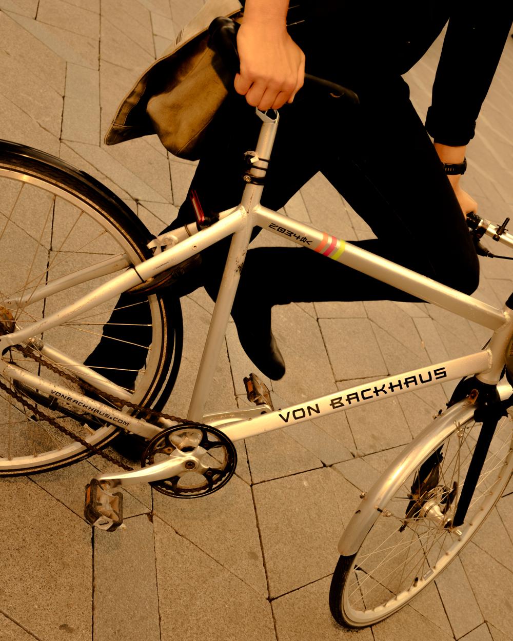 Lars Jensen cykler byen tynd hver eneste dag. Lars Jensen cykler byen tynd hver eneste dag.