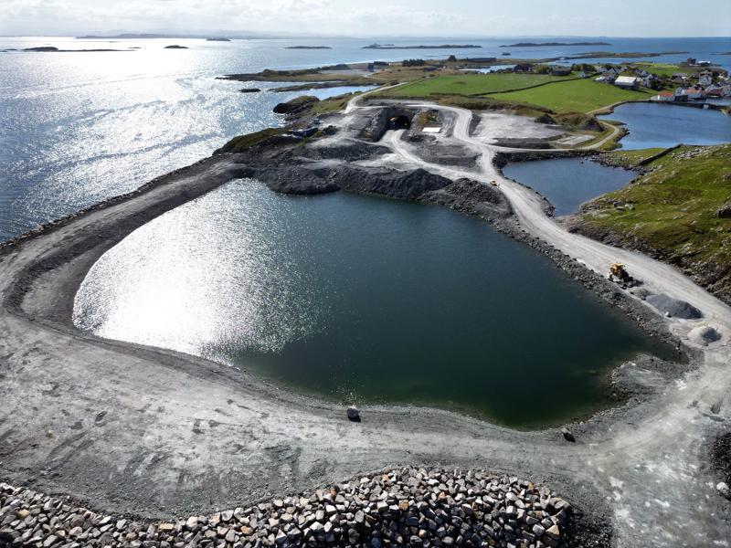 Her skal det fylles med nye tunnelmasser når entreprenøren Implenia/Stangeland kommer i gang med tunneldriften. Her skal det fylles med nye tunnelmasser når entreprenøren Implenia/Stangeland kommer i gang med tunneldriften.