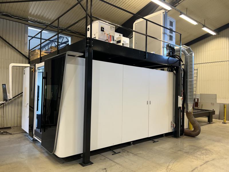 Den nye fiberlaseren er en Bodor CT3 kombimaskin som er utstyrt med et 3000 mm x 1500 mm vekslebord, samt en innebygd rørlaser på siden av maskinen. Den nye fiberlaseren er en Bodor CT3 kombimaskin som er utstyrt med et 3000 mm x 1500 mm vekslebord, samt en innebygd rørlaser på siden av maskinen.
