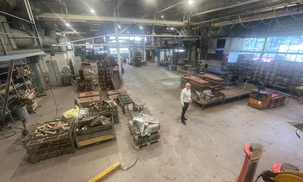 Verkstedhall: TeamTec disponerer en egen stor verkstedhall ved hovedkontoret i Tvedestrand. Hallen vitner om en bedrift med lang industrihistorie. Verkstedhall: TeamTec disponerer en egen stor verkstedhall ved hovedkontoret i Tvedestrand. Hallen vitner om en bedrift med lang industrihistorie.