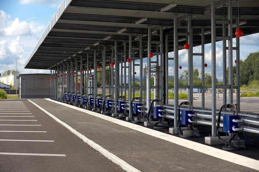 Vidare finns det möjligheter att bygga ut depån för att göra plats år ytterligare 20 bussar. Vidare finns det möjligheter att bygga ut depån för att göra plats år ytterligare 20 bussar.