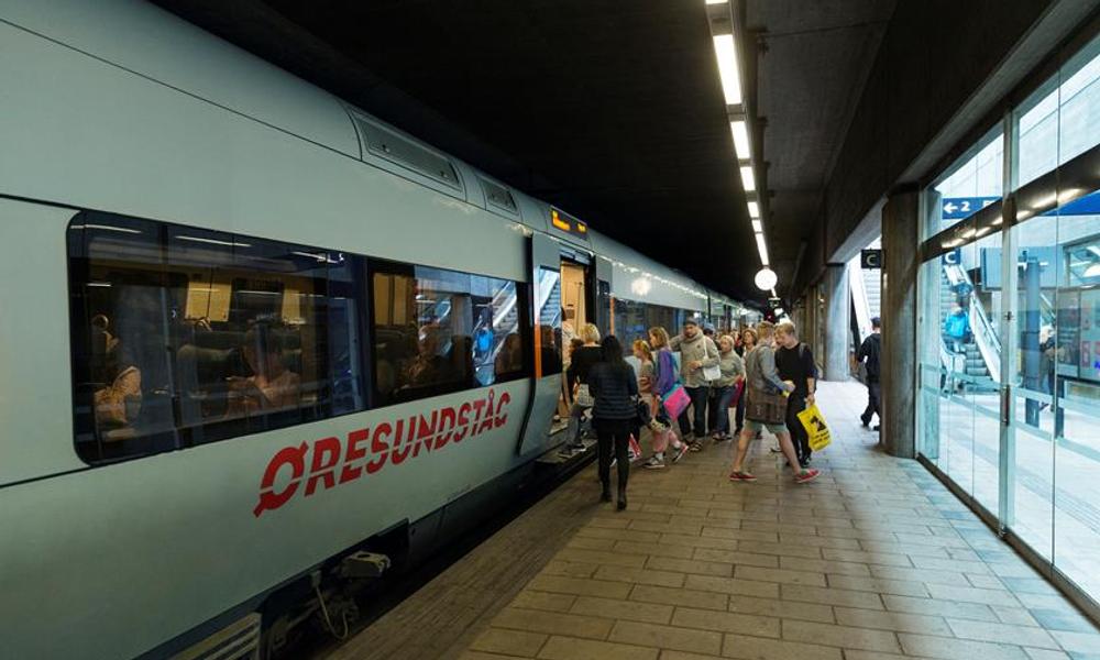 For at sikre den nødvendige udvidelse af Øresundsbanen, skal der nu bygges to nye perroner ved jernbanesporene nord for lufthavnens Terminal 3. For at sikre den nødvendige udvidelse af Øresundsbanen, skal der nu bygges to nye perroner ved jernbanesporene nord for lufthavnens Terminal 3.