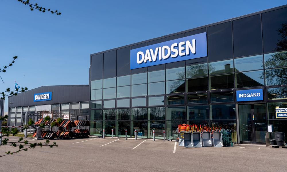 Davidsens Tømmerhandel med de finske ejere køber tre kæder i ét træk. Davidsens Tømmerhandel med de finske ejere køber tre kæder i ét træk.
