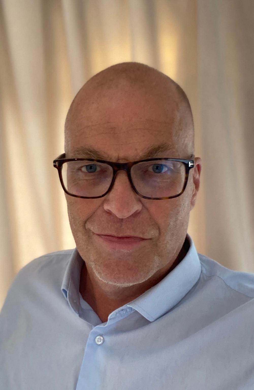 – Tokvam är ett företag med en stolt historia och en dynamisk framåtanda. Kombinationen av högteknologisk innovation och en stark vilja att utvecklas, tillsammans med en familjär företagskultur, gör Tokvam till en arbetsplats utöver det vanliga, säger Claes Åkerman. – Tokvam är ett företag med en stolt historia och en dynamisk framåtanda. Kombinationen av högteknologisk innovation och en stark vilja att utvecklas, tillsammans med en familjär företagskultur, gör Tokvam till en arbetsplats utöver det vanliga, säger Claes Åkerman.