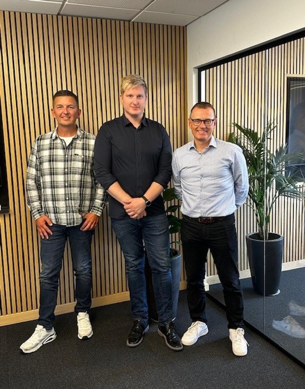 Fra venstre: Steen Almsgaard, adm. direktør i GL VVS og GL Sprinkler, Lau Schødts, afdelingsleder i GL Sprinkler, og Jesper Leen Jensen, Områdechef Øst i Installatørgruppen. Fra venstre: Steen Almsgaard, adm. direktør i GL VVS og GL Sprinkler, Lau Schødts, afdelingsleder i GL Sprinkler, og Jesper Leen Jensen, Områdechef Øst i Installatørgruppen.