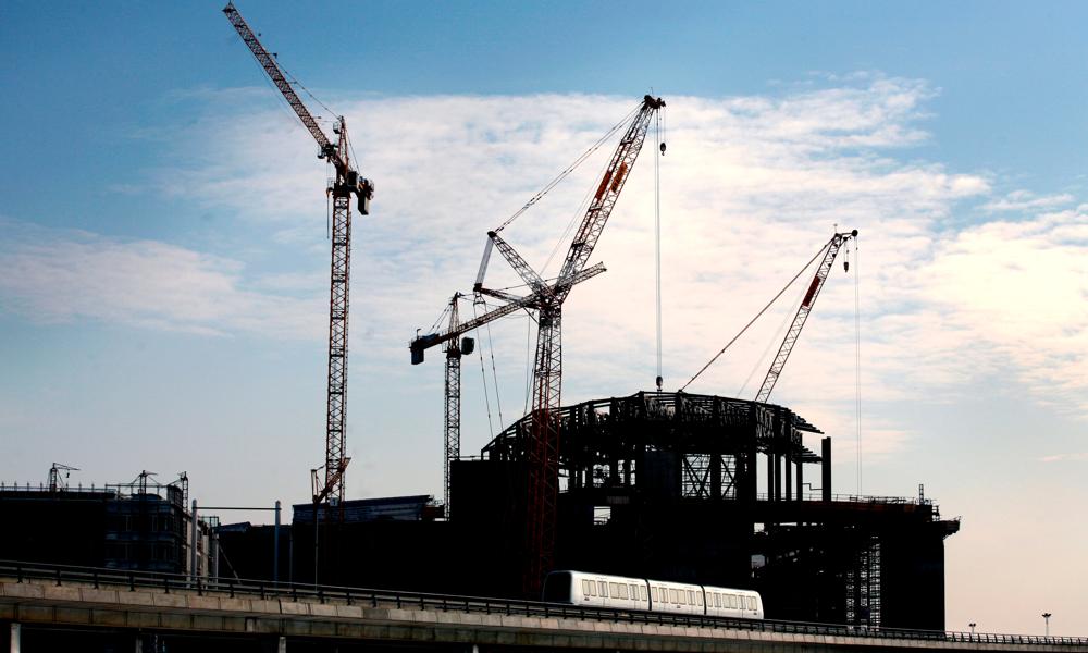 Siden 2022 har 19 offentlige bygherrer gennem skaleringsprocessen 'Sammen om emissionsfrie maskiner', arbejdet for at udbrede emissionsfrie arbejdsmaskiner på offentlige byggepladser. Energiinfrastruktur til emissionsfrie arbejdsmaskiner på og omkring anlægs- og byggepladser kan være en udfordring. Siden 2022 har 19 offentlige bygherrer gennem skaleringsprocessen 'Sammen om emissionsfrie maskiner', arbejdet for at udbrede emissionsfrie arbejdsmaskiner på offentlige byggepladser. Energiinfrastruktur til emissionsfrie arbejdsmaskiner på og omkring anlægs- og byggepladser kan være en udfordring.