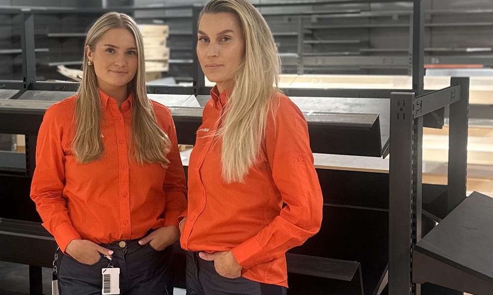 Ottilia Hokkanen, butiksanställd, och Sofia Sunnercrantz, butikschef Coop Xtra Stengatan och Coop Xtra Igor Galleria i Västerås. Ottilia Hokkanen, butiksanställd, och Sofia Sunnercrantz, butikschef Coop Xtra Stengatan och Coop Xtra Igor Galleria i Västerås.
