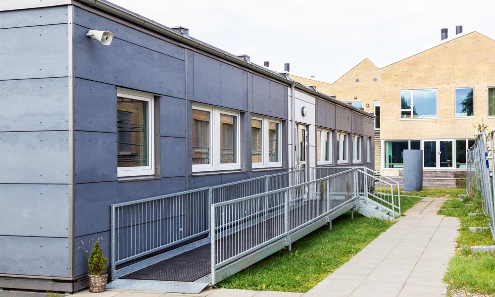 Indgangen til pavillonerne, som er blevet en del af hverdagen på Tollundskolen i Silkeborg. Indgangen til pavillonerne, som er blevet en del af hverdagen på Tollundskolen i Silkeborg.