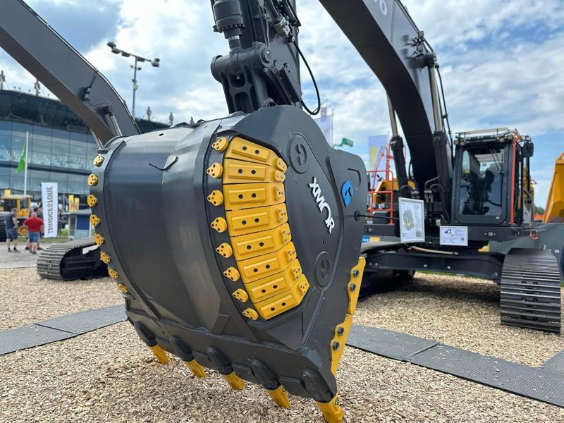 Volvo EC550E och XMOR-skopan hade Norden-premiär på Svenska Maskinmässan 2024. Volvo EC550E och XMOR-skopan hade Norden-premiär på Svenska Maskinmässan 2024.