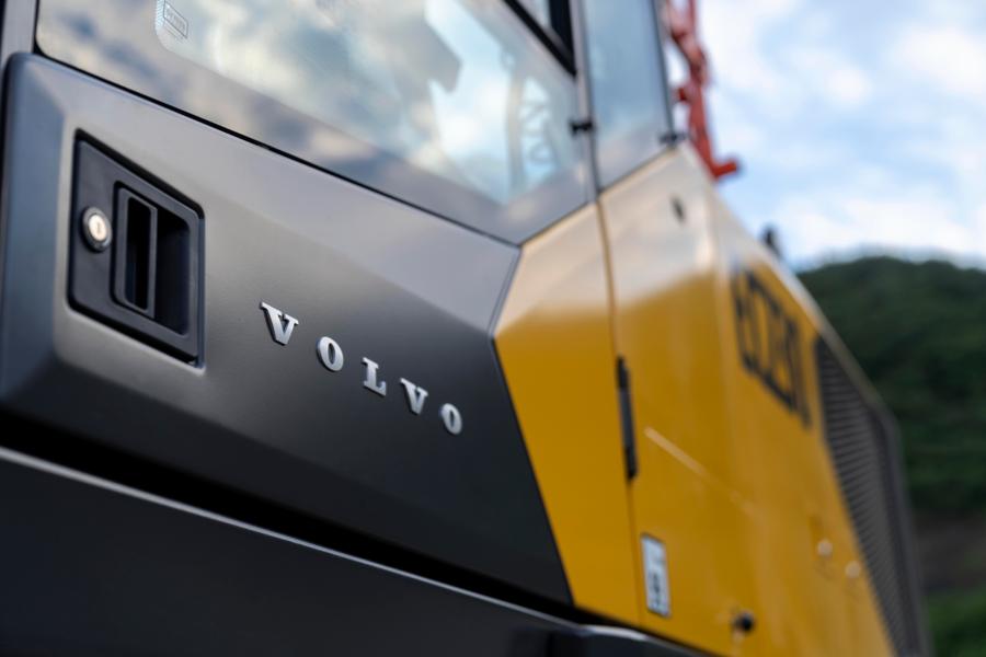 Exteriör bild på hytten i den nya serien grävmaskiner från Volvo CE. Exteriör bild på hytten i den nya serien grävmaskiner från Volvo CE.