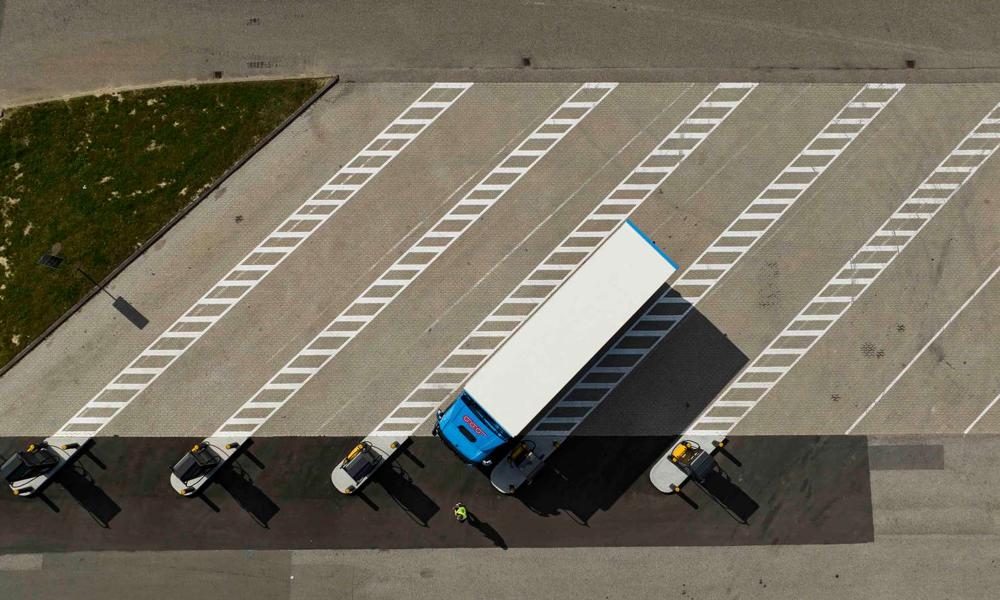 Vejdirektoratet netop indgået aftaler med det private marked om at de skal drive udrulningen af de nye ladefaciliteter. Vejdirektoratet netop indgået aftaler med det private marked om at de skal drive udrulningen af de nye ladefaciliteter.