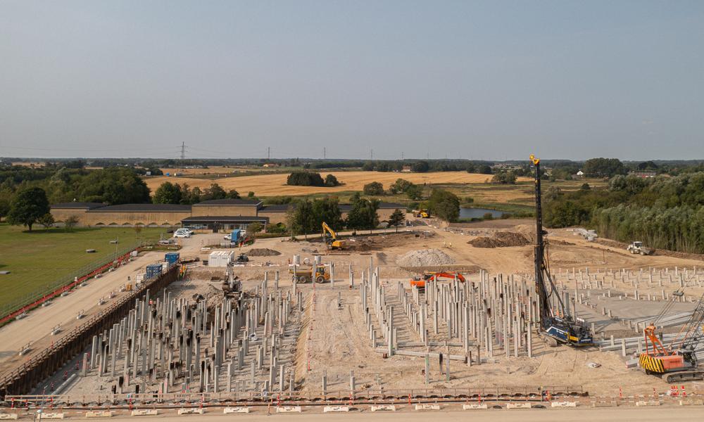 NCC har aafsluttet funderingsarbejdet på Vandværket ved Regnemark, der skal producere cirka 1.400 kbm/timen, hvilket svarer til 21 pct. af Hofors samlede produktion. NCC har aafsluttet funderingsarbejdet på Vandværket ved Regnemark, der skal producere cirka 1.400 kbm/timen, hvilket svarer til 21 pct. af Hofors samlede produktion.