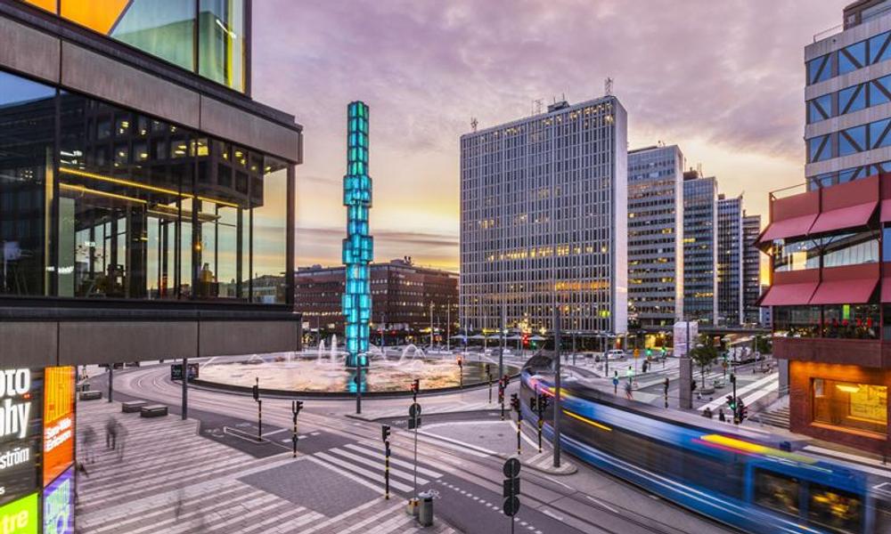 Five Guys kommer att öppna i Hötorgshuset närmast Sergels torg mitt i Stockholms city. Five Guys kommer att öppna i Hötorgshuset närmast Sergels torg mitt i Stockholms city.
