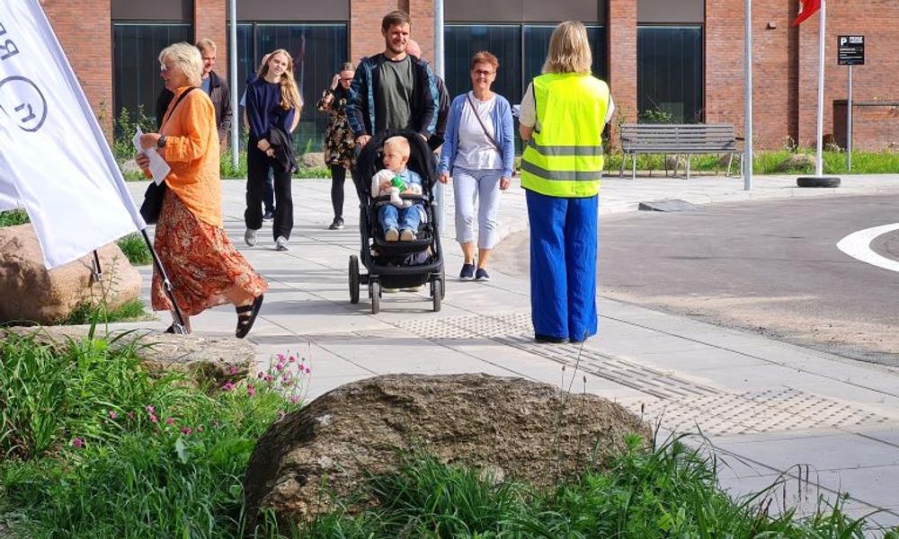 Nyt Aalborg Universitetshospital, NAU. Søndag 1. september 2024 strømmede gæsterne til besøgsdag på byggepladsen ved Hospitalsbyen. Nyt Aalborg Universitetshospital, NAU. Søndag 1. september 2024 strømmede gæsterne til besøgsdag på byggepladsen ved Hospitalsbyen.