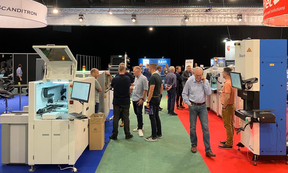 Anden dag på elektronikmessen E-24. Anden dag på elektronikmessen E-24.