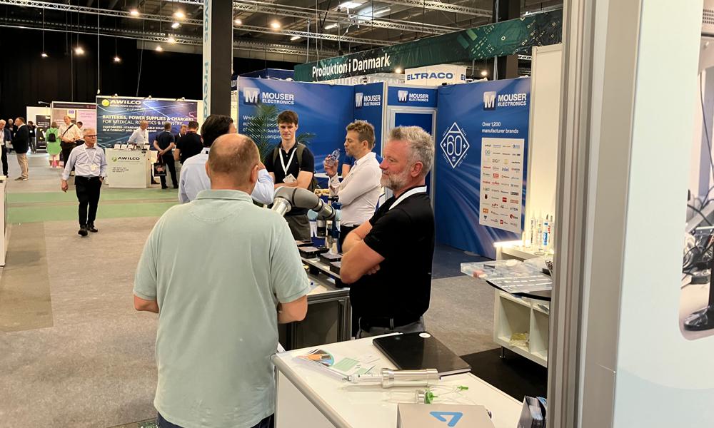 Anden dag på elektronikmessen E-24. Anden dag på elektronikmessen E-24.