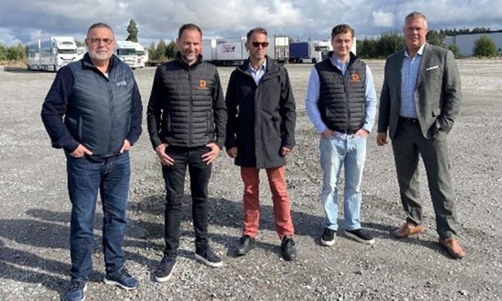 Drivers First öppnar sin första säkra lastbilsparkering i Eskilstuna Logistikpark, belägen vid Kjula, i september. Drivers First öppnar sin första säkra lastbilsparkering i Eskilstuna Logistikpark, belägen vid Kjula, i september.