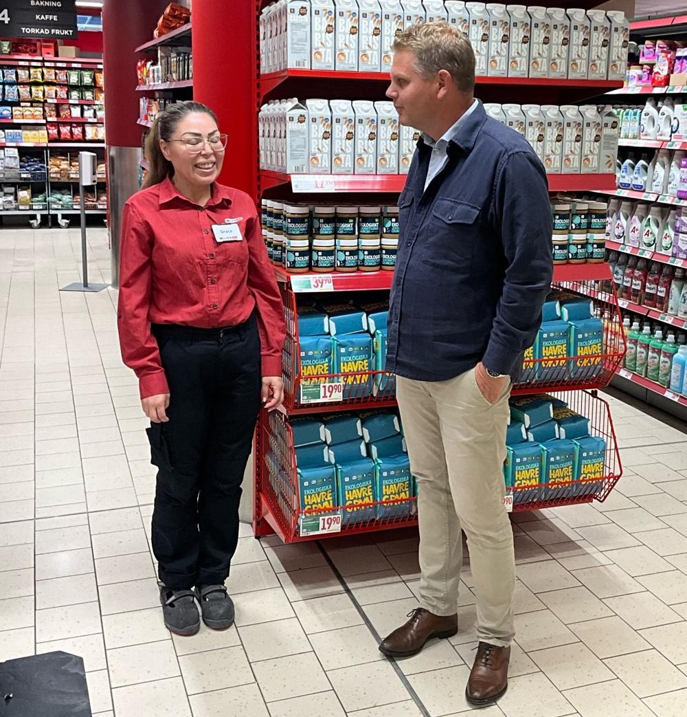Grace Ortiz, butikschef Willys Hemma Göteborg Heden och Nicholas Pettersson, vd Willys. Grace Ortiz, butikschef Willys Hemma Göteborg Heden och Nicholas Pettersson, vd Willys.