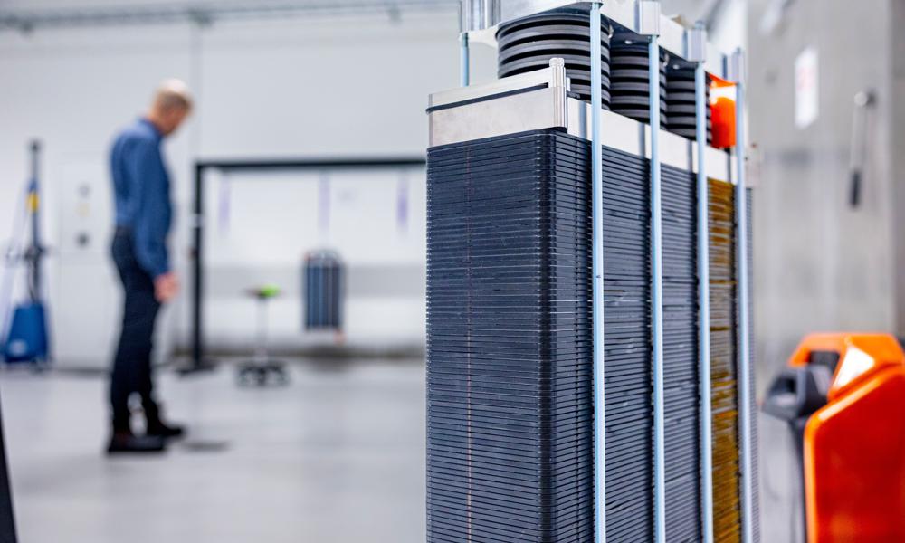 Blue World Technology har eksisteret knap seks år, men har allerede god vind i sejlene. - Branchen har for alvor fået øjnene op for brændselsceller, siger Torben Mørch Sørensen. Blue World Technology har eksisteret knap seks år, men har allerede god vind i sejlene. - Branchen har for alvor fået øjnene op for brændselsceller, siger Torben Mørch Sørensen.