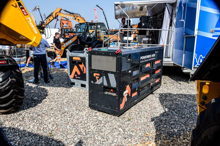 Maskinia visade rejäla batterier på mässan: Powerbox 400. Maskinia visade rejäla batterier på mässan: Powerbox 400.