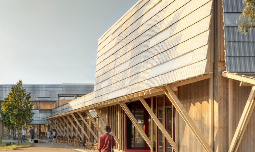 Det nye bibliotek- og kulturhus i Vejle er rykket tættere på, da et enigt bedømmelsesudvalg har valgt den entreprenør, som skal sætte form på byens nye samlingspunkt. Det nye bibliotek- og kulturhus i Vejle er rykket tættere på, da et enigt bedømmelsesudvalg har valgt den entreprenør, som skal sætte form på byens nye samlingspunkt.