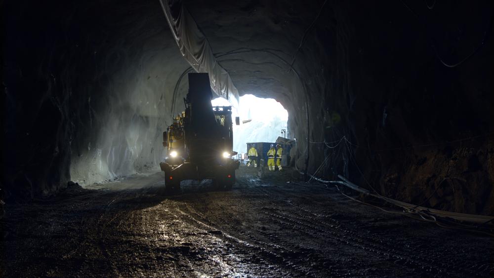 Tunnelmynning vid det som ska bli linje till Barkarby. Tunnelmynning vid det som ska bli linje till Barkarby.