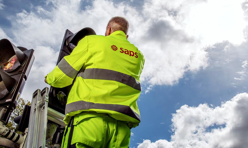 Saps har flera ben att stå på men växer mest med uppdrag inom infrastruktur och fram för allt inom hård facility management med it, teknik och installation. Saps har flera ben att stå på men växer mest med uppdrag inom infrastruktur och fram för allt inom hård facility management med it, teknik och installation.