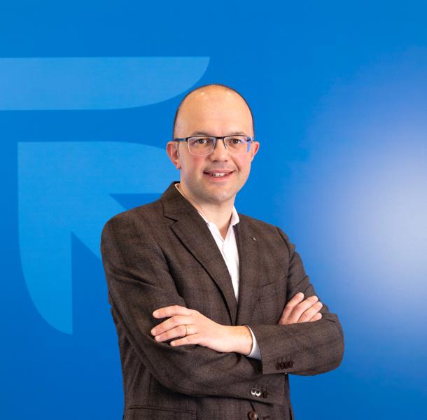 - Vi registrerer høyere dynamisk ytelse og produktivitet gjennom dette spesifikke samarbeidet med Siemens, uttaler Giovanni Negri, adm. direktør i Prima Power og Prima Industrie Group. - Vi registrerer høyere dynamisk ytelse og produktivitet gjennom dette spesifikke samarbeidet med Siemens, uttaler Giovanni Negri, adm. direktør i Prima Power og Prima Industrie Group.
