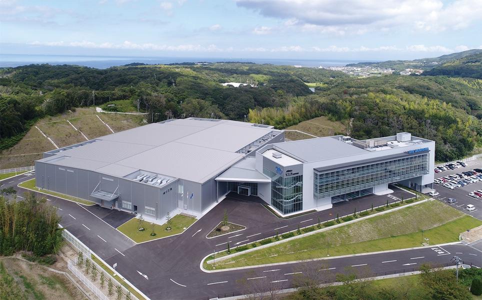 Big Daishowa Seiki Co. Ltd., BIG Kaisers morselskap åpner et nytt 49.500 kvadratmeter produksjonsanlegg i Japan. Big Daishowa Seiki Co. Ltd., BIG Kaisers morselskap åpner et nytt 49.500 kvadratmeter produksjonsanlegg i Japan.