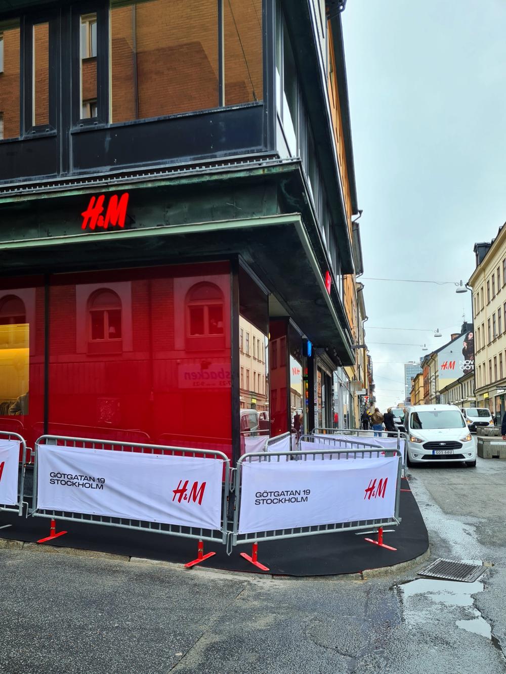 Butiken på Götgatan, som ligger i hörnet vid korsningen Hökens gata, tillhör en ny generation H&M-butiker Butiken på Götgatan, som ligger i hörnet vid korsningen Hökens gata, tillhör en ny generation H&M-butiker